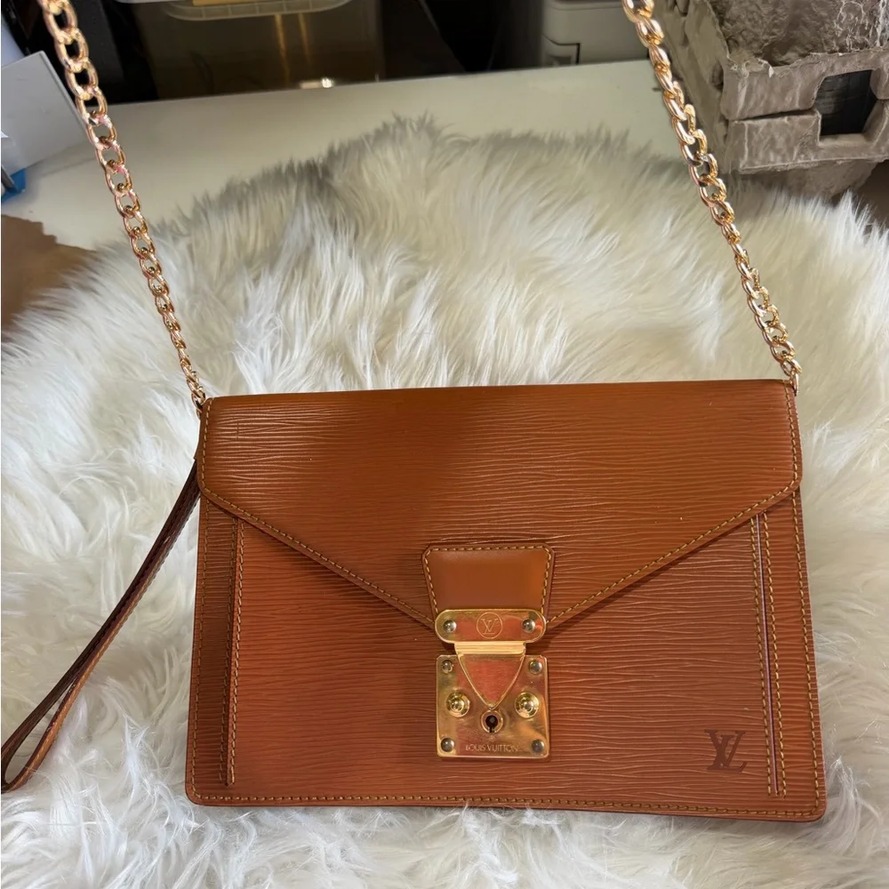 Louis Vuitton Epic‎ Seller Dragonne Clutch